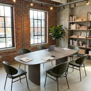 Stella. 86.06 Oval Dining Table. Gray